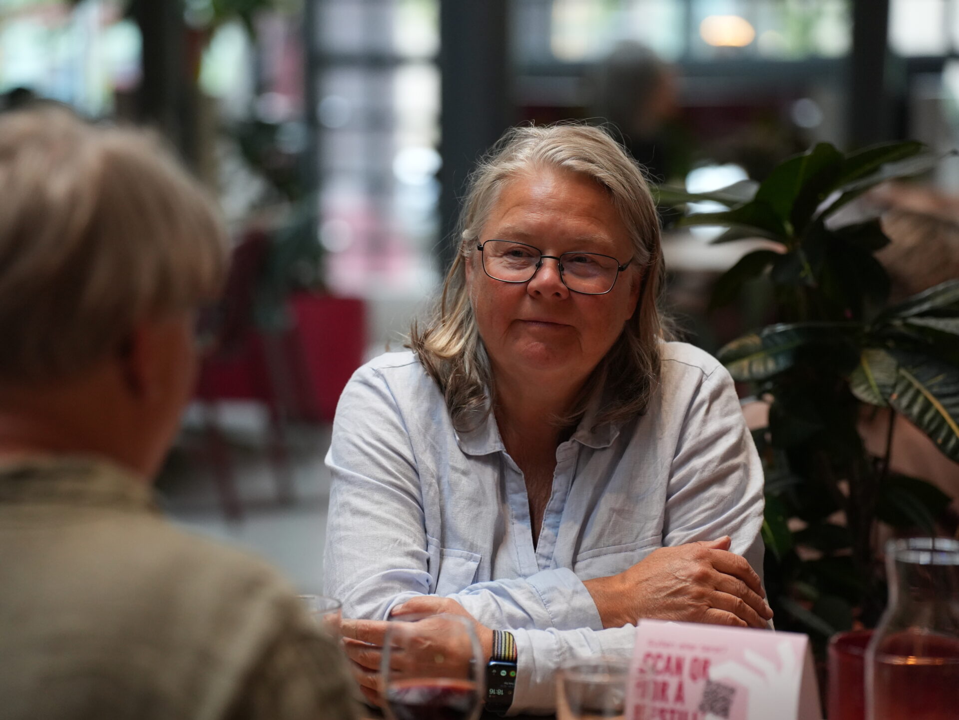 Kristin sittende